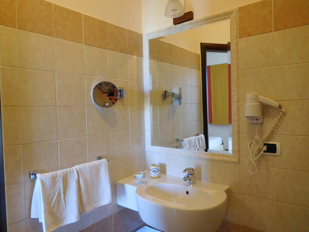 Hotel Michelangelo San Bartolomeo in Galdo Bagian luar foto